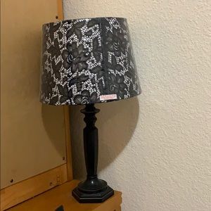 Lace black and white lamp